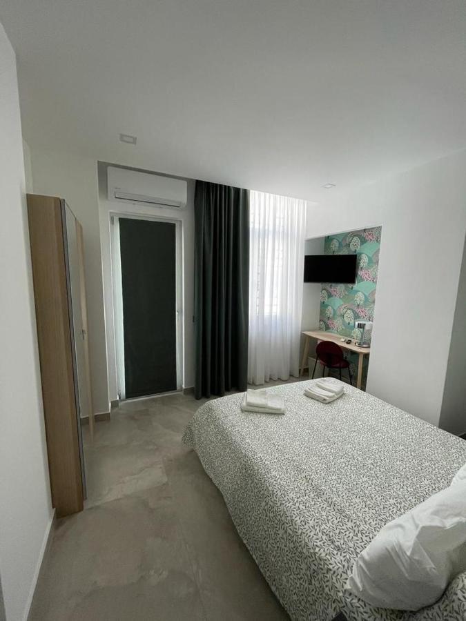 Domus Cervantes Apartment เนเปิลส์ ภายนอก รูปภาพ