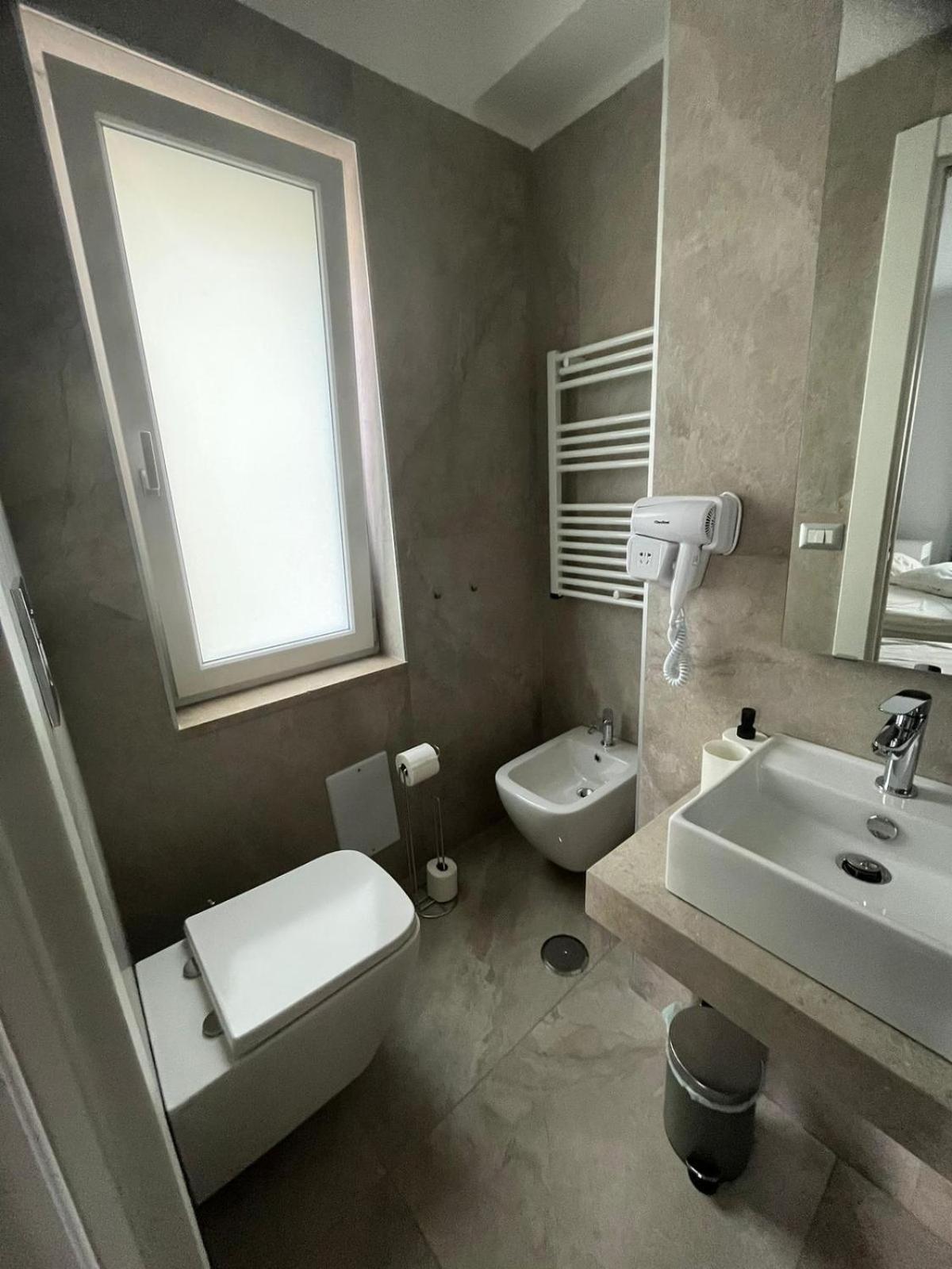 Domus Cervantes Apartment เนเปิลส์ ภายนอก รูปภาพ