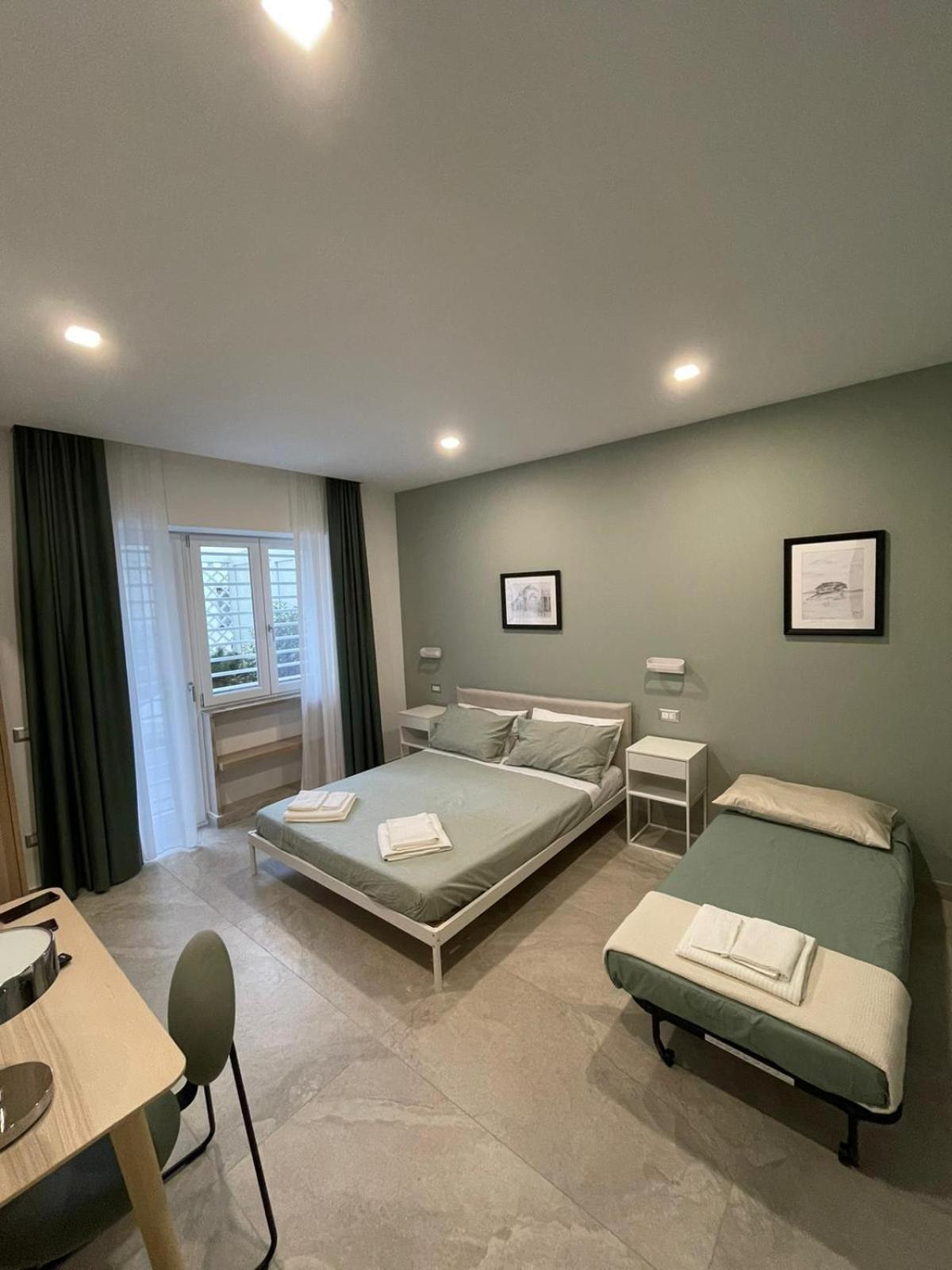 Domus Cervantes Apartment เนเปิลส์ ภายนอก รูปภาพ
