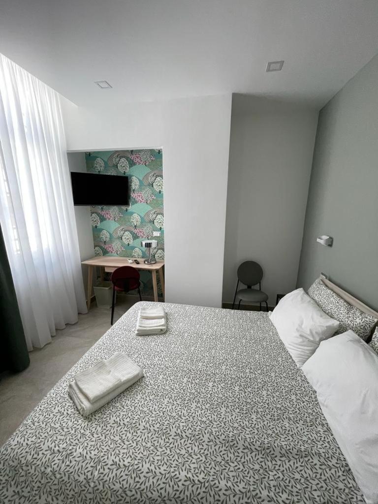 Domus Cervantes Apartment เนเปิลส์ ภายนอก รูปภาพ