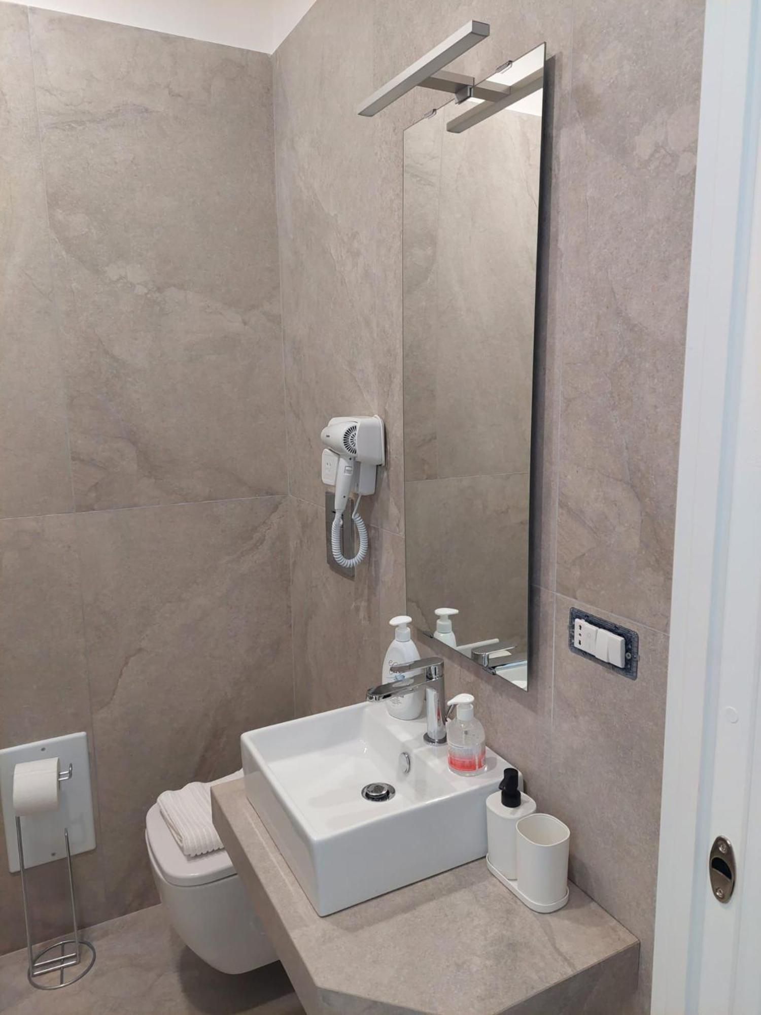 Domus Cervantes Apartment เนเปิลส์ ภายนอก รูปภาพ
